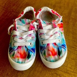Girls size 12 Roxy slipons